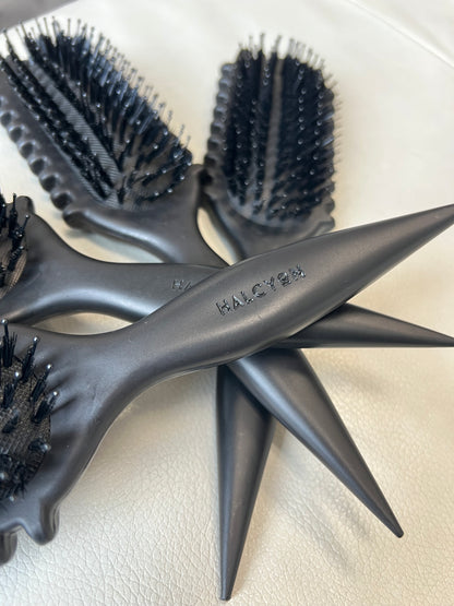 Halcyon Curly Brush